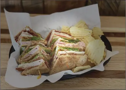 Club sandwich basket with chips